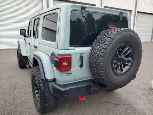 Used 2024 Jeep Wrangler Unlimited Rubicon AWD/4WD image 3