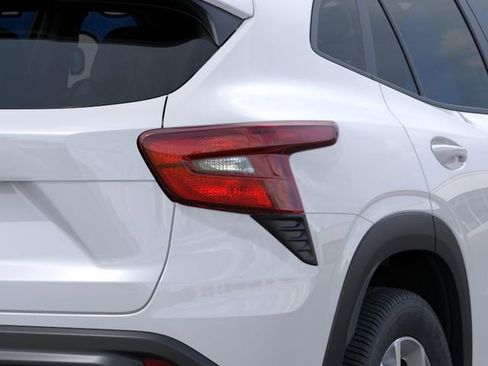 New 2026 Chevrolet Trax LS w/ LS Convenience Package FWD image 11