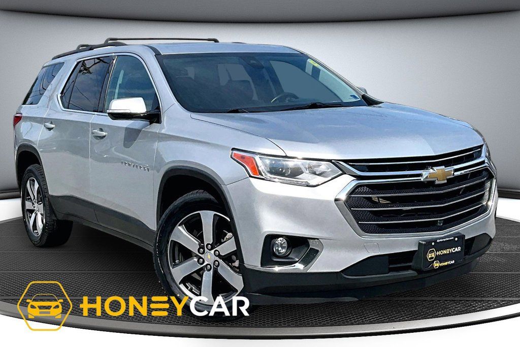 Used 2020 Chevrolet Traverse LT w/ LT Premium Package AWD/4WD image 1