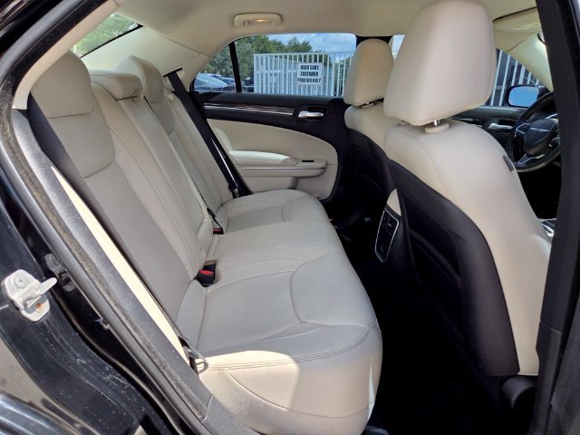 Used 2015 Chrysler 300 Limited RWD image 16