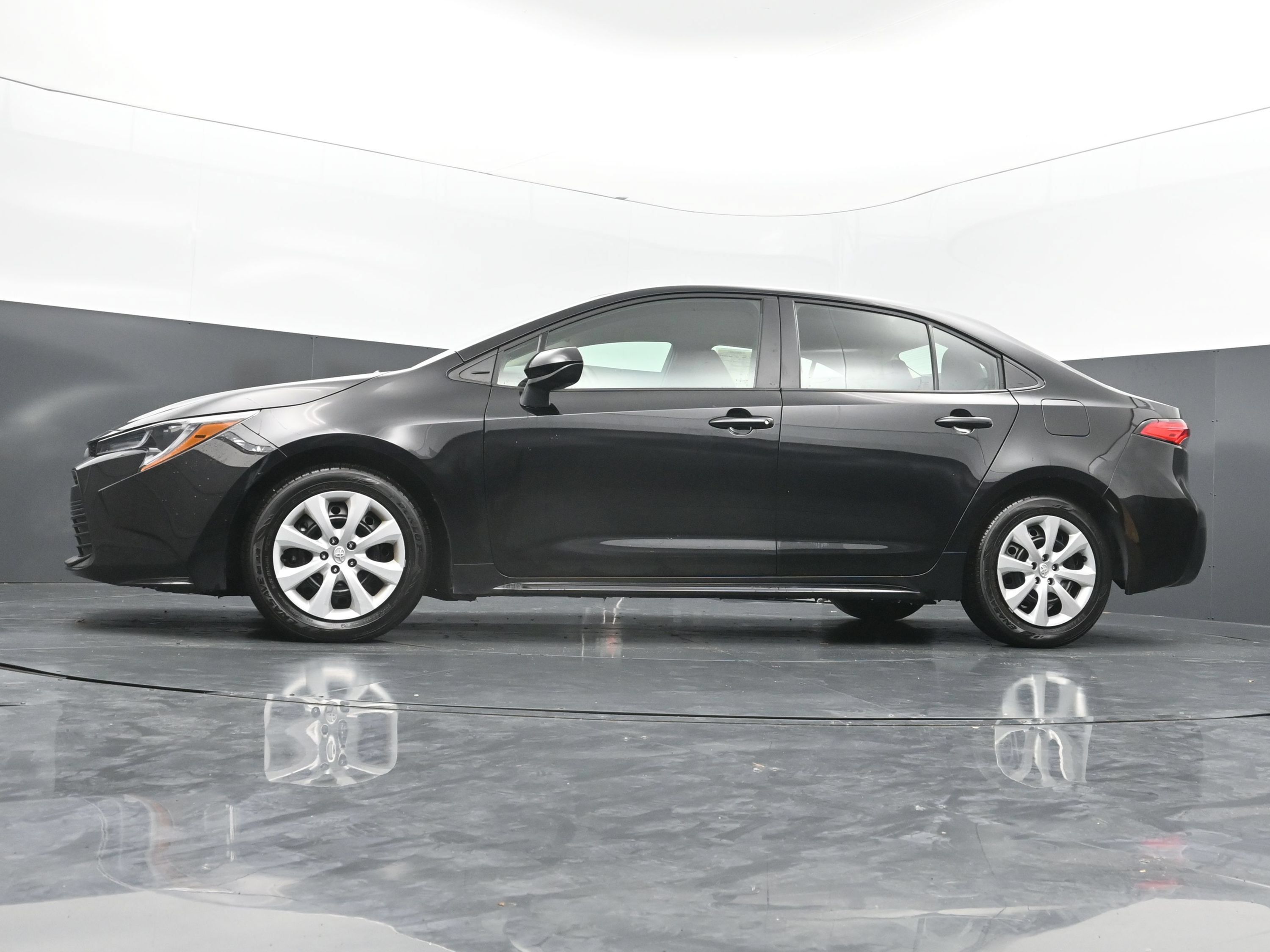 Used 2026 Toyota Corolla LE FWD image 36