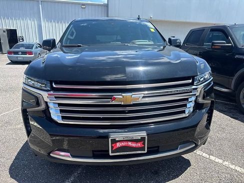 Used 2022 Chevrolet Suburban High Country w/ Premium Package 2 AWD/4WD image 2