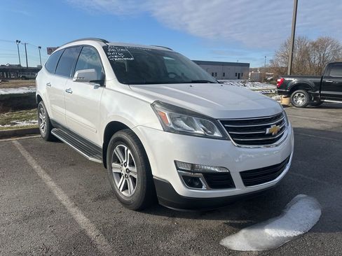 Used 2016 Chevrolet Traverse LT image 2
