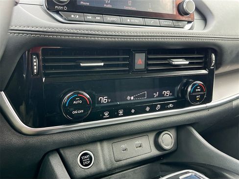 Used 2021 Nissan Rogue SV image 15