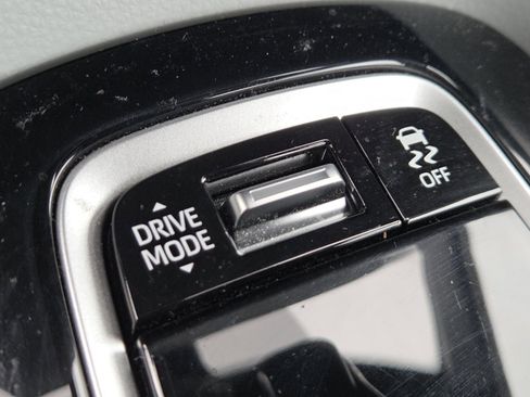 Used 2023 Toyota Corolla SE FWD image 5
