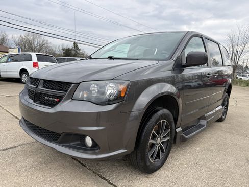 Used 2015 Dodge Grand Caravan SXT FWD image 2