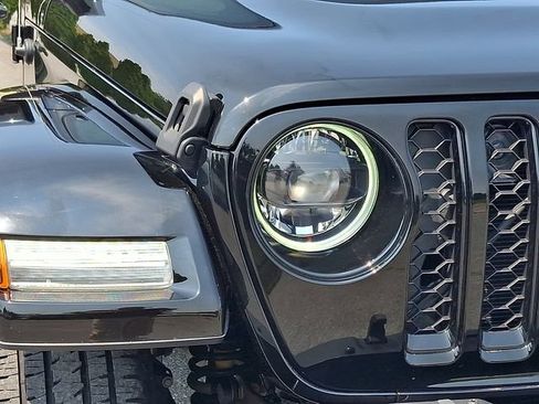 Used 2023 Jeep Gladiator Overland AWD/4WD image 9