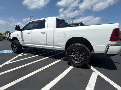 Used 2025 RAM 2500 Laramie AWD/4WD image 9