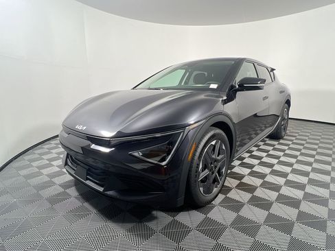 New 2025 Kia EV6 Light w/ Light LR Technology Package image 9