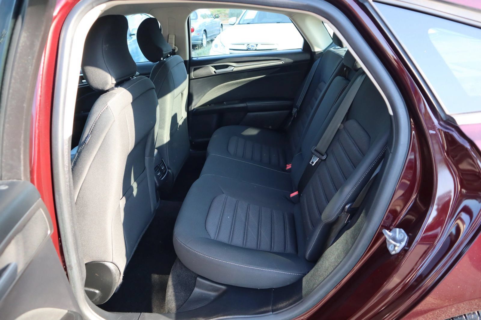 Used 2018 Ford Fusion SE w/ Fusion SE Technology Package FWD image 12