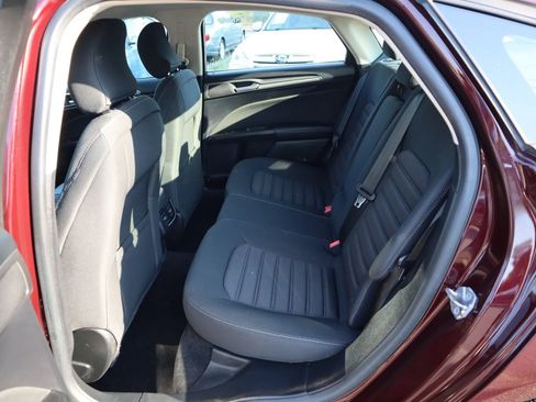Used 2018 Ford Fusion SE w/ Fusion SE Technology Package FWD image 12