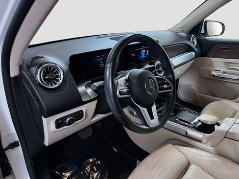 Used 2022 Mercedes-Benz GLB 250 4MATIC image 11