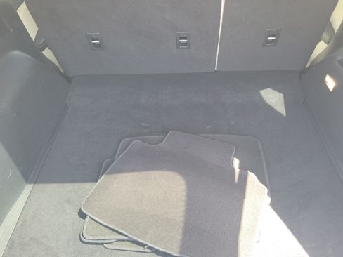 Used 2018 Ford Edge Titanium FWD image 17