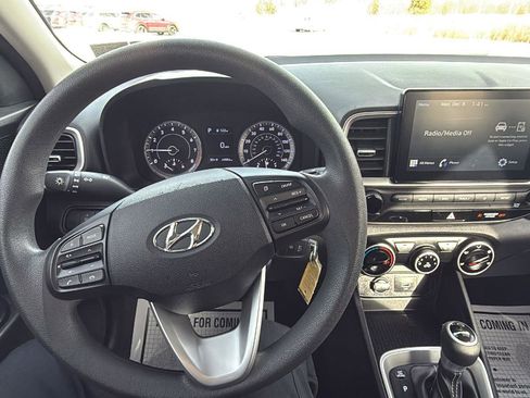 Used 2021 Hyundai Venue SE image 26