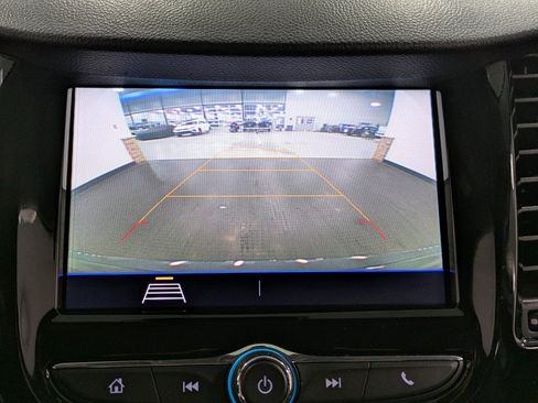 Used 2022 Chevrolet Trax LT w/ LT Convenience Package image 12