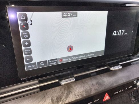 Used 2024 Kia Carnival EX image 18