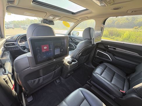 Used 2022 Kia Telluride EX w/ EX Premium Package AWD/4WD image 19