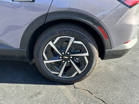 New 2025 Chevrolet Equinox EV LT image 18