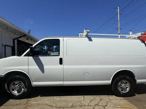 Used 2020 Chevrolet Express 2500 w/ Driver Convenience Package RWD image 2