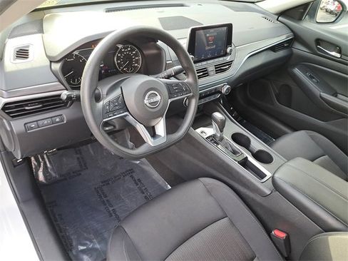 Used 2025 Nissan Altima 2.5 SV image 16