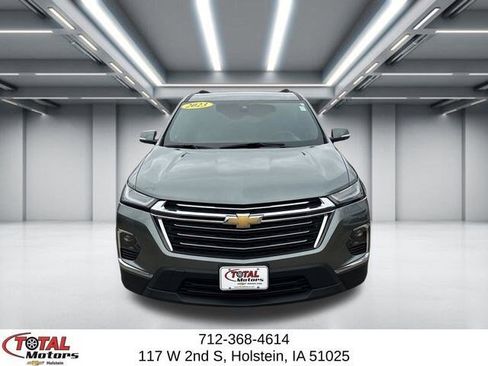 Used 2023 Chevrolet Traverse LT image 3