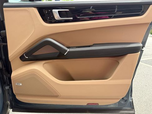 Used 2019 Porsche Cayenne S w/ Premium Package AWD/4WD image 44