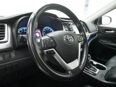 Used 2018 Toyota Highlander XLE AWD/4WD image 8