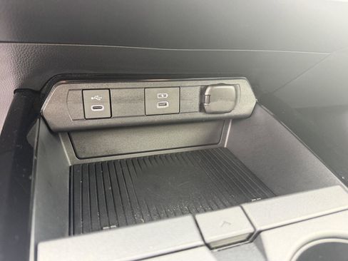 Used 2024 Toyota Prius XLE FWD image 24