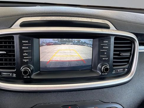 Used 2020 Kia Sorento L FWD image 13