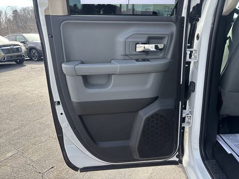 Used 2017 RAM 1500 Classic SLT image 31