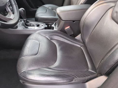 Certified 2019 Jeep Cherokee Limited AWD/4WD image 17