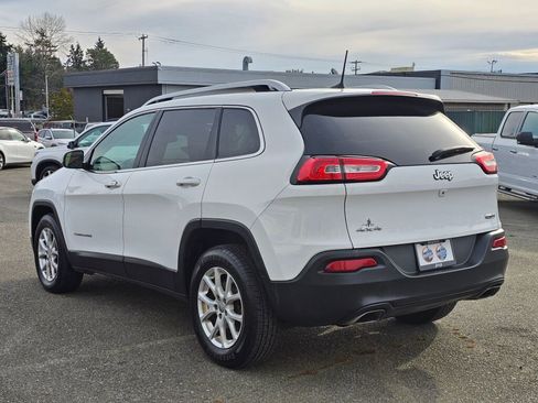 Used 2018 Jeep Cherokee Latitude Plus w/ Comfort/Convenience Group image 6
