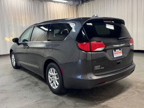 Used 2017 Chrysler Pacifica Touring image 7