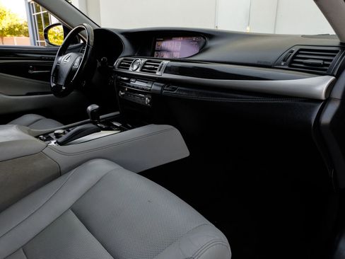 Used 2014 Lexus LS 460 AWD w/ Comfort Package image 21