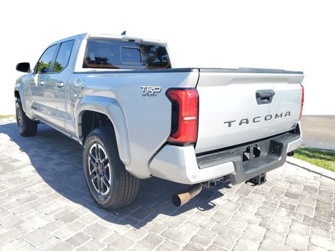 Used 2024 Toyota Tacoma TRD Sport image 4