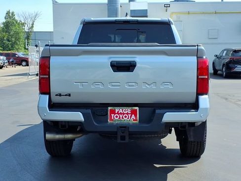 Used 2024 Toyota Tacoma TRD Sport w/ TRD Sport Upgrade Package AWD/4WD image 5