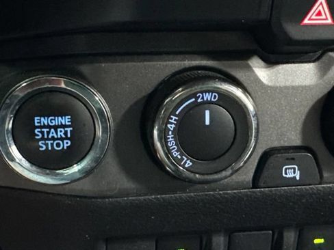 Used 2022 Toyota Tacoma TRD Sport w/ Technology Package AWD/4WD image 17