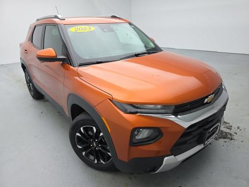Used 2023 Chevrolet TrailBlazer LT w/ Convenience Package AWD/4WD image 3