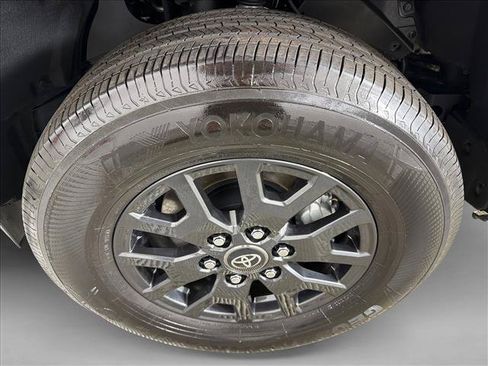 Used 2025 Toyota 4Runner SR5 AWD/4WD image 11