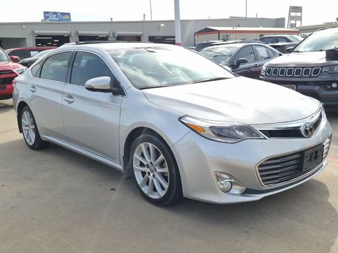 Used 2014 Toyota Avalon Limited w/ Technology Package FWD image 4