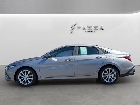 Used 2024 Hyundai Elantra SEL w/ Convenience Package FWD image 2