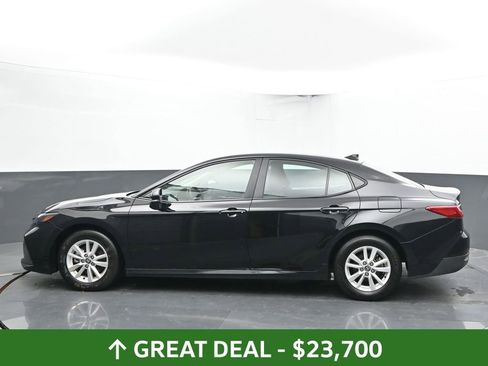 Used 2025 Toyota Camry LE image 9