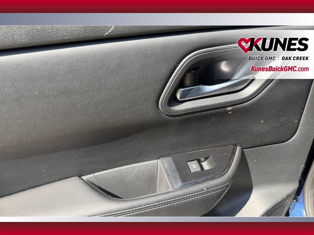 Used 2025 Nissan Rogue SV AWD/4WD image 33