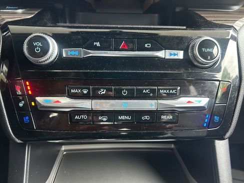Used 2022 Ford Explorer Limited RWD image 26