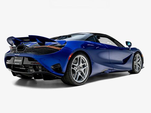 Used 2024 McLaren 750S Spider RWD image 2