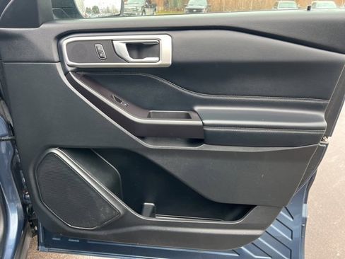 Used 2020 Ford Explorer XLT w/ Equipment Group 202A image 10