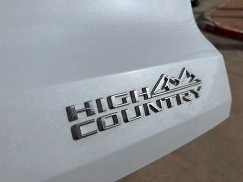 Used 2026 Chevrolet Traverse High Country FWD image 14