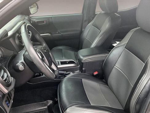 Used 2021 Toyota Tacoma TRD Off-Road image 15