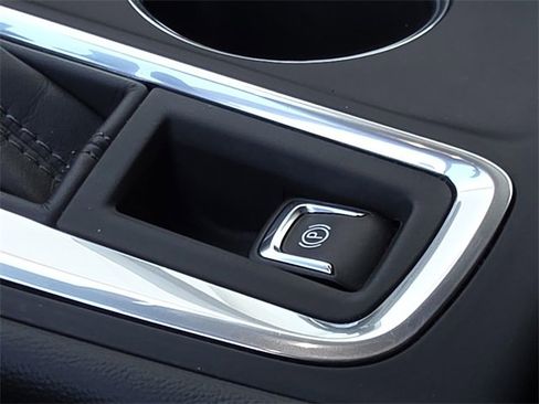 Used 2020 Chevrolet Equinox LT image 22