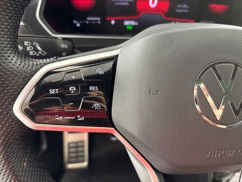 Used 2023 Volkswagen Tiguan SE R-Line image 25